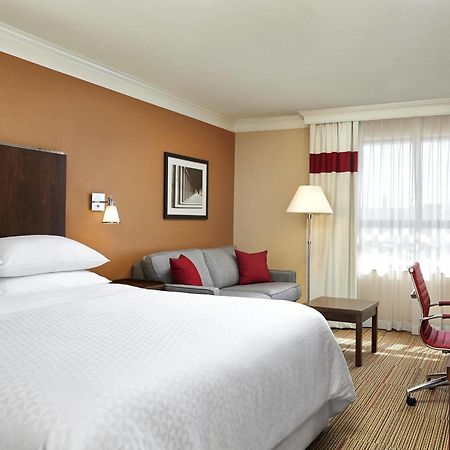 Four Points By Sheraton Kitchener-Ватерлоо Екстер'єр фото