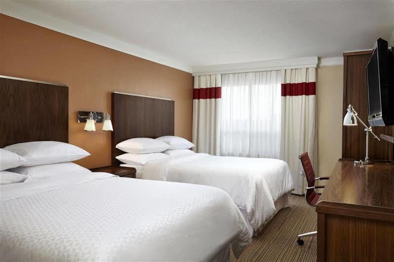 Four Points By Sheraton Kitchener-Ватерлоо Екстер'єр фото