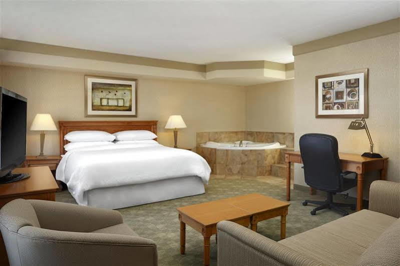 Four Points By Sheraton Kitchener-Ватерлоо Екстер'єр фото